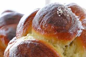 Aromatic Cardamom Brioche Buns: A Flavorful Delight